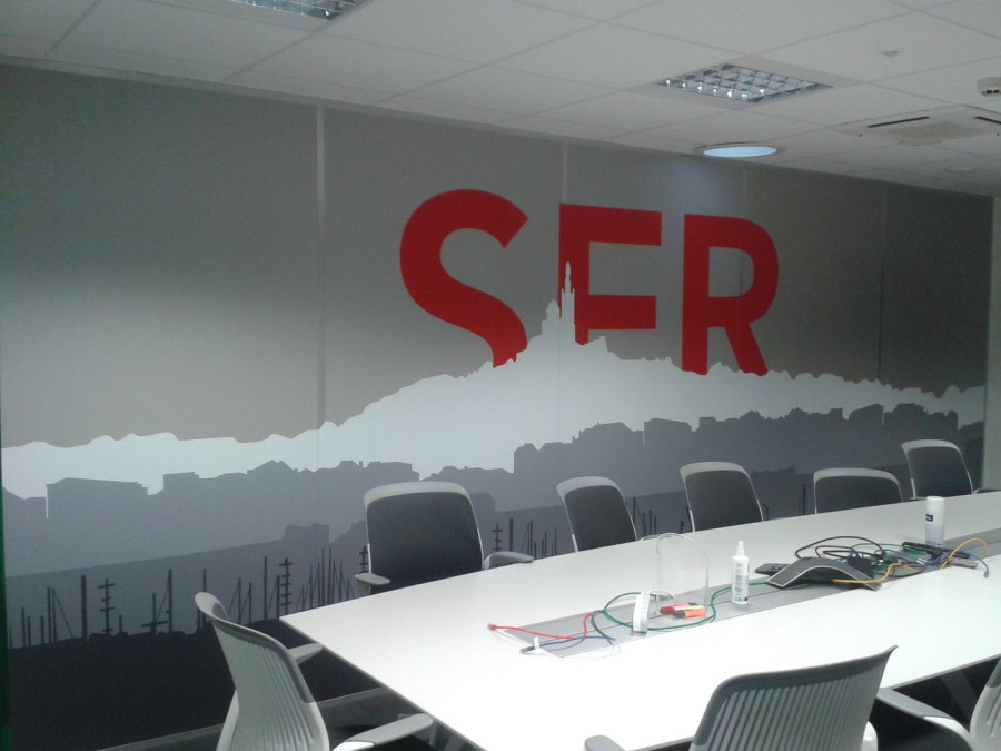 Décoration salle SFR